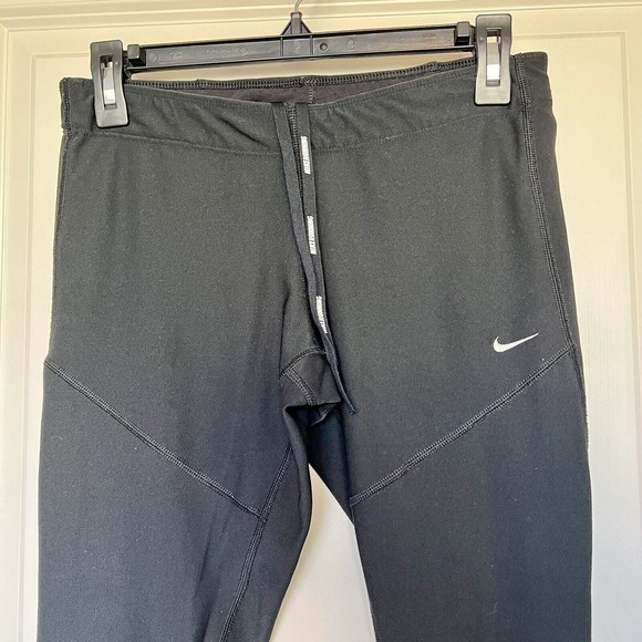 Nike Dri-Fit Women's Medium Black Capri Leggings Compression Work Out Gym Wear - Picture 2 of 14